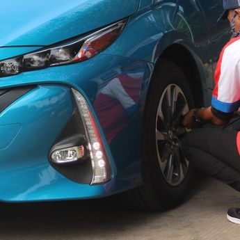 Tekanan Angin Ban Mobil Baiknya Diisi Lebih Keras Depan atau Belakang?  