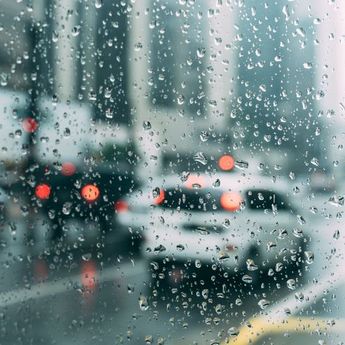 Prakiraan Cuaca BMKG Kalbar: Hujan di Beberapa Wilayah dan Peningkatan Gelombang 