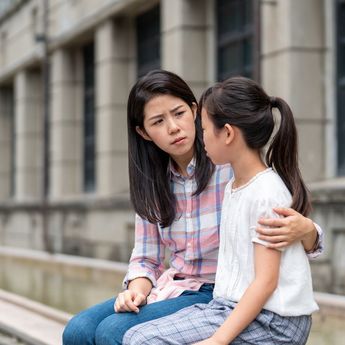 4 Tips Mengajarkan Anak Mengatasi Bullying, Selain Mengubah Ejekan!