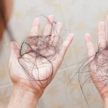 Penyebab Rambut Rontok Saat Menyusui, Apakah Pertanda Bahaya?