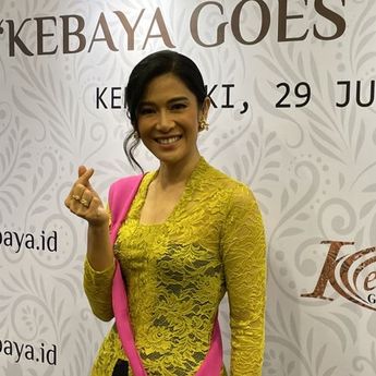 Dian Sastro Sebut Harga Kebaya yang Dipakainya Rp 55.000 