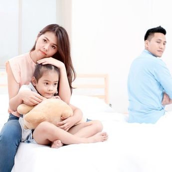 Suami Cemburu pada Anak, Lebih Prioritas Mana Buah Hati atau Pasangan?