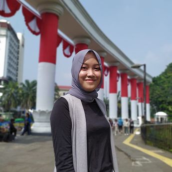 Pingkan Kirana Mahasiswi Fakultas Teknik, Presiden University  Tetap Cantik dan Trendi