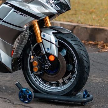 Mitos atau Fakta, Ganti Ban dan Pelek Besar Bikin Konsumsi Bensin Motor Boros?  