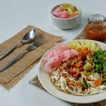 Segar Dan Nikmat Dimakan Siang Hari, Berikut Resep Asinan Mi Jakarta
