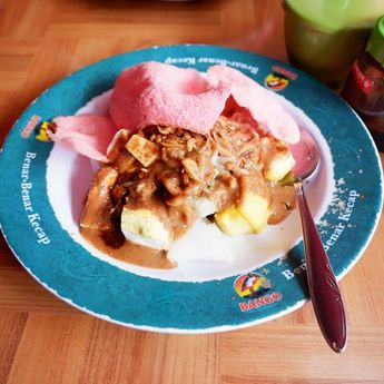 Hidangkan Bersama Sambal Rawit,Berikut Cara Membuat Kupat Tahu Bandung