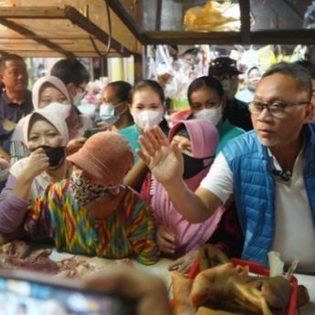 Tinjau Pasar Dukuh Kupang Surabaya, Mendag Zulkifli Klaim Harga Bapok Stabil dan Migor Tersedia!