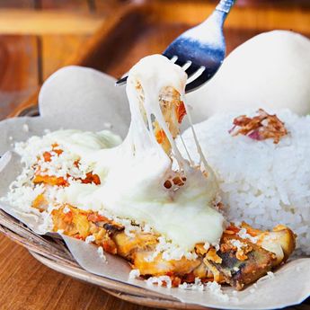 Sajikan Bersama Nasi Hangat, Berikut Resep Ayam Geprek Sambal Bawang
