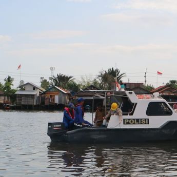 Efektif Menyebar Eceng Gondok, Pencemaran HSFO di Sungai Berkurang