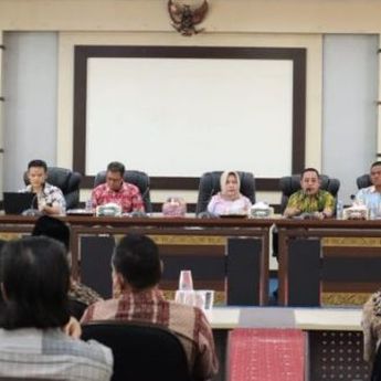 Sekda Pangkalpinang Pimpin Rapat Monitoring Realisasi Pencapaian Pajak Bumi dan Bangunan P2   