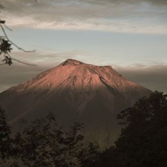 Suka Mendaki? 4 Rekomendasi Pendakian Gunung Terindah di Indonesia