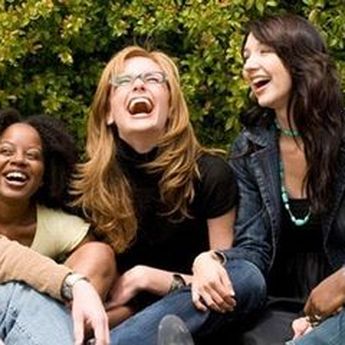 4 Zodiak Hobi Melucu dan Selalu Menyebarkan Kebahagiaan Bagi Sekitar, Kesayangan Banyak Orang!