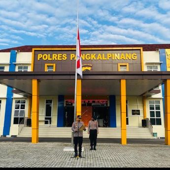  Peringati 30 September, Polres Pangkalpinang Kibarkan Bendera Setengah Tiang   