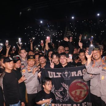 Suporter Sriwijaya FC Gelar Doa Bersama untuk Korban Tragedi Kanjuruhan