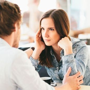 Alami Selingkuh Finansial? Dimana Pasangan Menikah Tak Terbuka Soal Keuangan 
