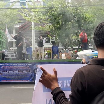 Sempat Ricuh, Demo di Balaikota Makassar Tolak Kehadiran Laskar Pelangi