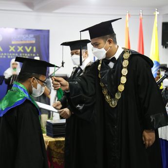 Gelar Wisuda ke XXVI, Rektor UBB Berikan Tiga Modal Dasar Menjadi Talenta Global yang Hebat