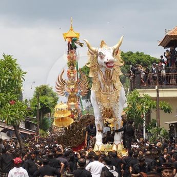 7 Upacara Adat Bali yang Unik dan Manarik, Beserta Maknanya Lengkap!
