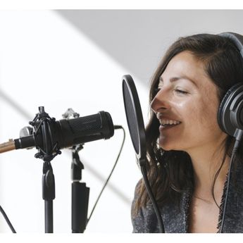10 Cara Agar Suara Bagus dan Tidak Fals Saat Bernyanyi, Ternyata Ini Rahasianya!