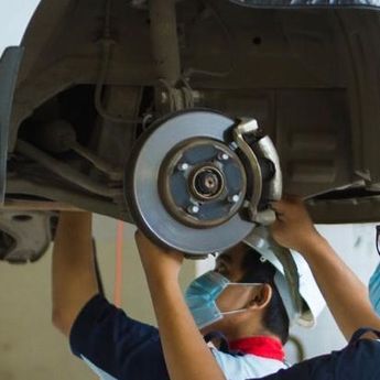 Pentingnya Rutin Mengecek Sektor Kaki-kaki Mobil pada Musim Hujan  