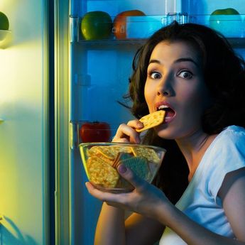 Mau Tubuh Ideal? Berhenti Konsumsi 5 Jenis Makanan Ini Sebelum Tidur 