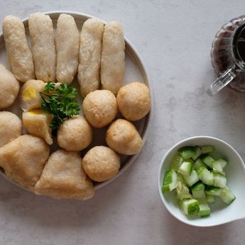 Cairkan Dulu Di Suhu Ruang, Berikut Tips Menggoreng  Pempek Beku