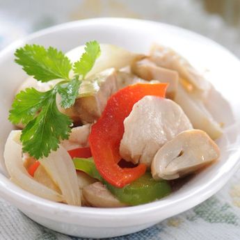 Praktis Tinggal Tumis, Berikut  Ini Cara Membuat Cah Ayam Jamur