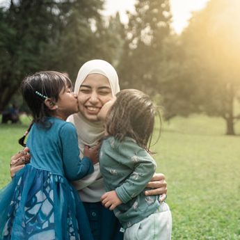 Hukum Merayakan Hari Ibu dalam Islam, Begini Jawabannya Kata Buya Yahya