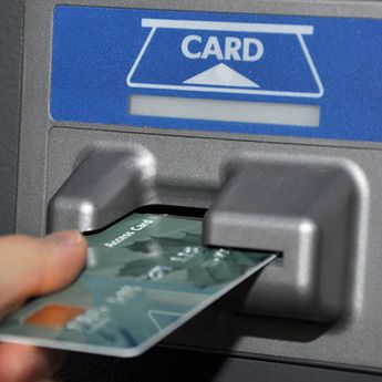Cara Mengurus Kartu ATM Tertelan, Jangan Langsung Panik Ya!