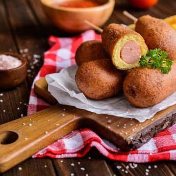 Pakai Sisa Sosis Bakar Tahun Baruan, Berikut Resep Corndog Ala Korea