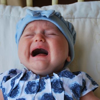 6 Cara Mengatasi Perut Kembung pada Bayi, Ayah Bunda Sudah Tahu?