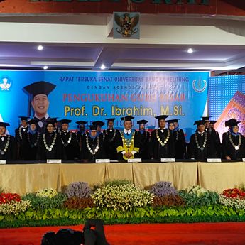Kajian Politik Identitas Sukses Bawa Prof. Ibrahim Sandang Gelar Guru Besar UBB