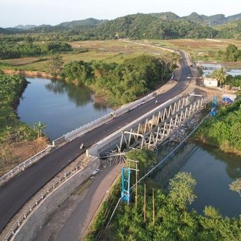 Pembangunan Jalan Kelar Maret, Labuan Bajo-Tanamori Cuma 30 Menit