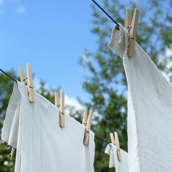 Ternyata Gampang, 3 Cara Hilangkan Noda di Baju Putih Tanpa Pemutih