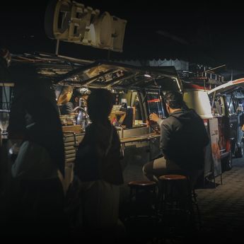 Food Truck VW Combi Koridor Ngarsopuro, Pilihan Kuliner Sabtu Malam di Kota Solo