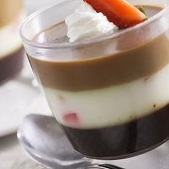 Bisa Untuk Jualan, Berikut Cara Membuat Puding Cokelat Tiga Lapis