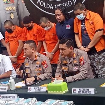 Polda Metro Jaya Bekuk 5 Kurir Selundupkan 109,9 Kg Sabu Di Dua Lokasi Lintas Sumatera