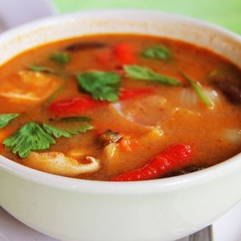 Sup Hangat Untuk Hujan, Berikut Ayam Bumbu Kari Merah Khas Thailand