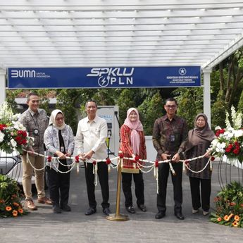 Dukung Pencapaian NZE 2060, Kepala Sekretariat Presiden Resmikan SPKLU PLN Pertama di Lingkungan Istana