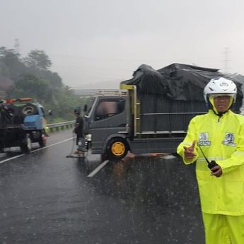 Jaga Jarak Aman di Tol Saat Terjadi Hujan, Hindari Aquaplaning dan Tabrakan  