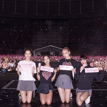 Nonton Konser BLACKPINK Merasa Pegal? Ini 7 Cara Menghilangkannya