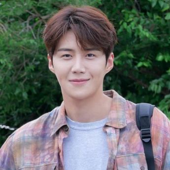 Tabung Uang THR, Kim Seon Ho Bakal Gelar Fan Meeting di Jakarta!