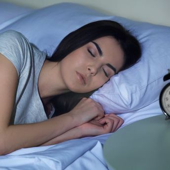 4 Tips Ampuh Supaya Tidur Lebih Nyenyak! Lampu Kamar Sebaiknya Mati