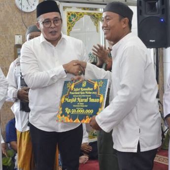 Safari Ramadhan, Pemko Medan Serahkan Bantuan kepada BKM Masjid Nurul Iman