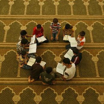 Tata Cara Itikaf di Masjid, Lengkap dengan Adab dan Keutamaannya