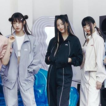 Semua Member NewJeans Akan Berkolaborasi dengan Apple Korea. 
