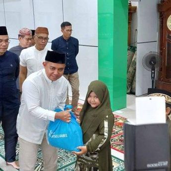 Pemkot Pangkalpinang dan BSB Gelontorkan Puluhan Paket Sembako serta Takjil di Masjid Al-Hasanah  