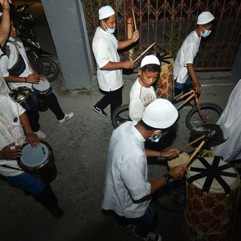 Jadi Tradisi di Wilayah Indonesia, Ini 5 Cara Unik Membangunkan Sahur