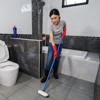 7 Cara Membersihkan Kamar Mandi dengan Cepat, Cukup 10 Menit Saja!