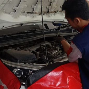 Ini Dampak jika Sering Telat Ganti Oli Mesin Mobil  